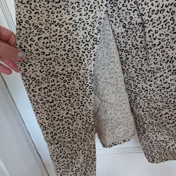Japna Cheetah Print Buttondown dress. Form fitting. Size M. Great condition. - Picture 4 of 7
